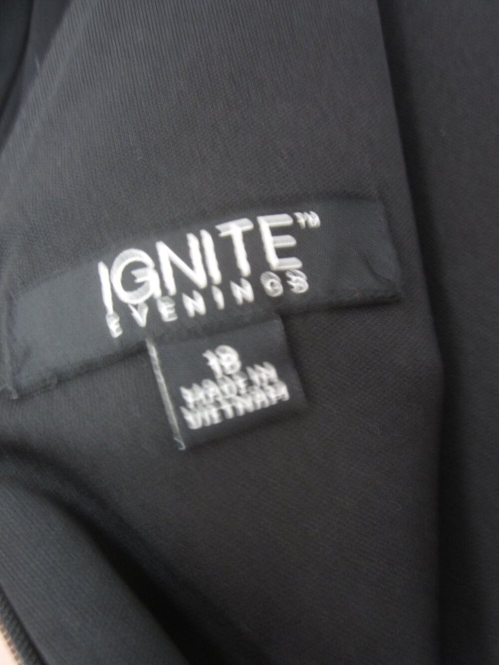 Ignite Evenings NEW Size 18 Ombre Satin Boat Neck Ball Gown Black Green Formal - Picture 12 of 15